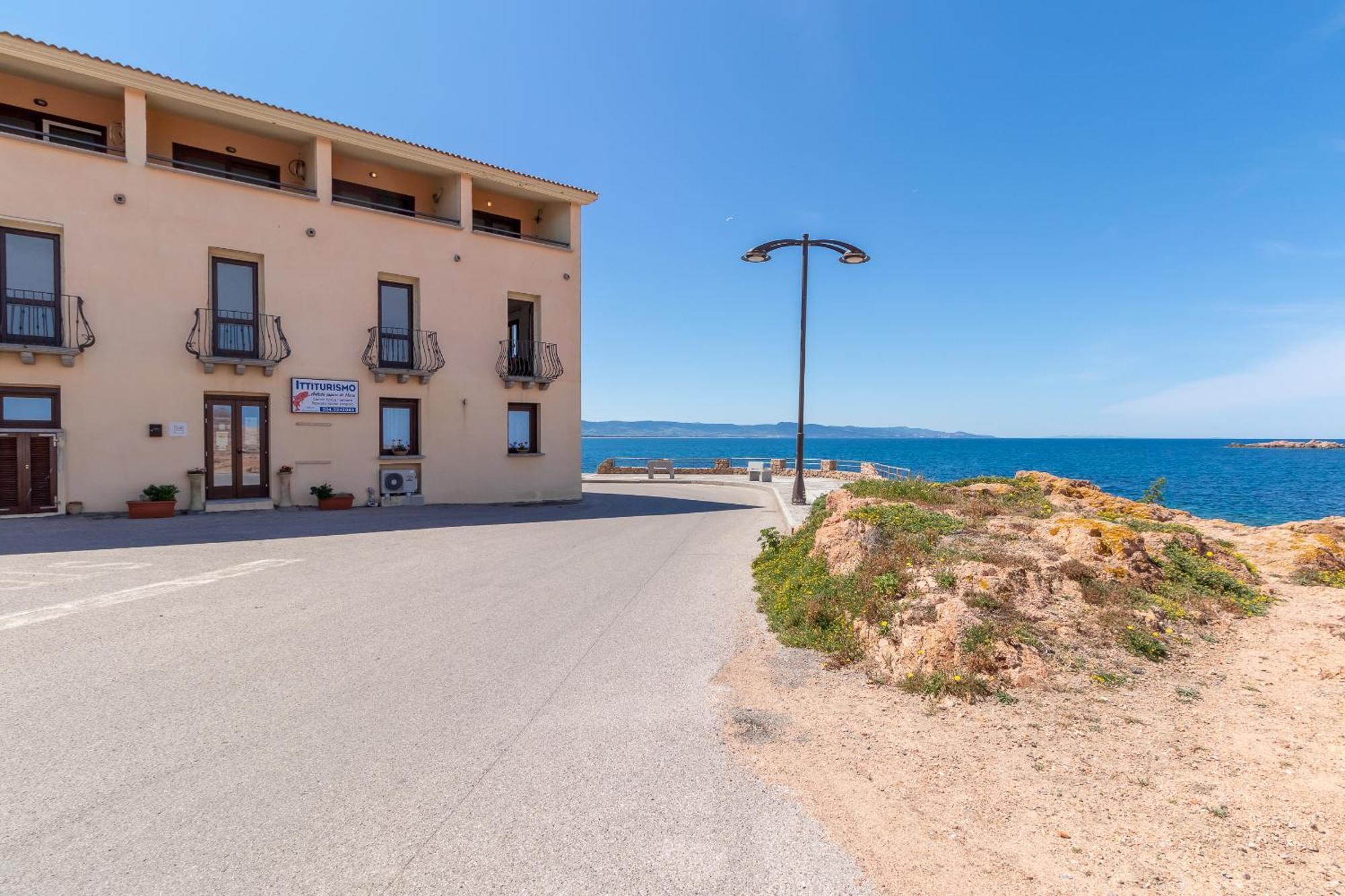 Appartamento Casa sulla Scogliera Isola Rossa Esterno foto